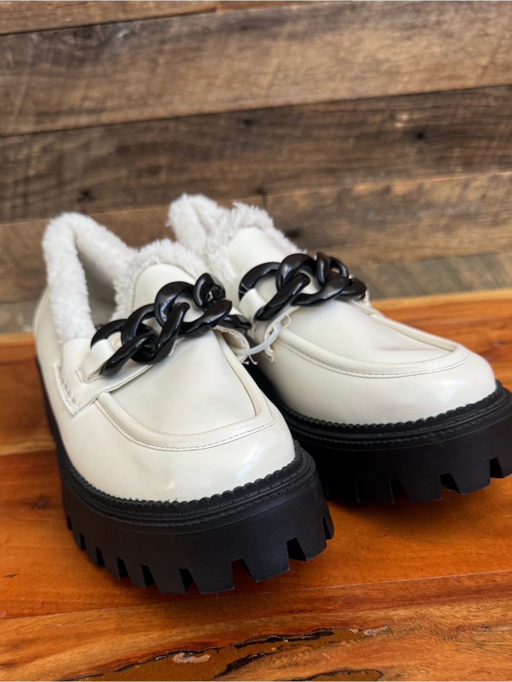 DV Dolce Vita Larazzo Faux Fur Chain Lug Sole Loafers Ivory NWOT SZ 9.5